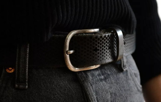 激光打標腰帶，秋冬也能擁有玲瓏曲線