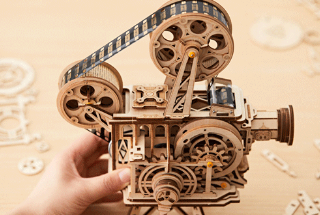 激光切割木質(zhì)放映機，那抹不去的兒時記憶